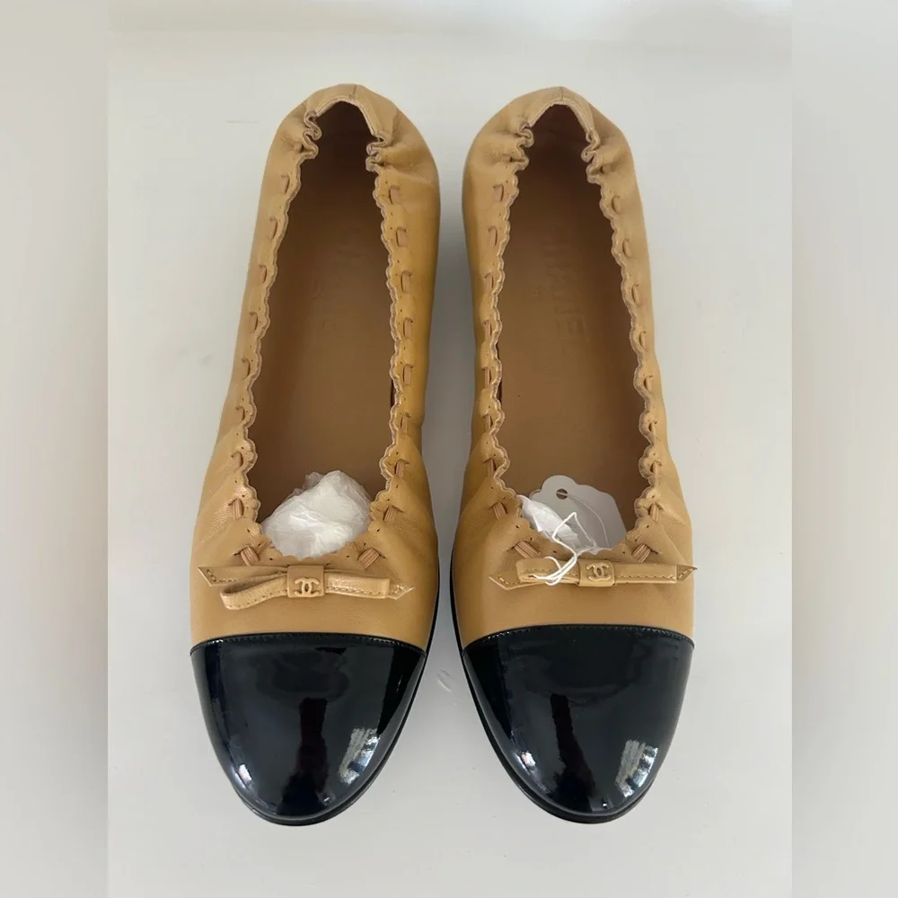 New Chanel flats - Picture 1 of 4